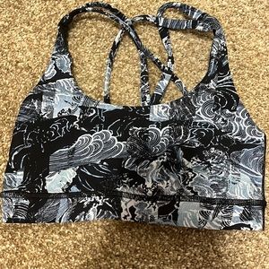 Lululemon sports bra and only worn once in great condition